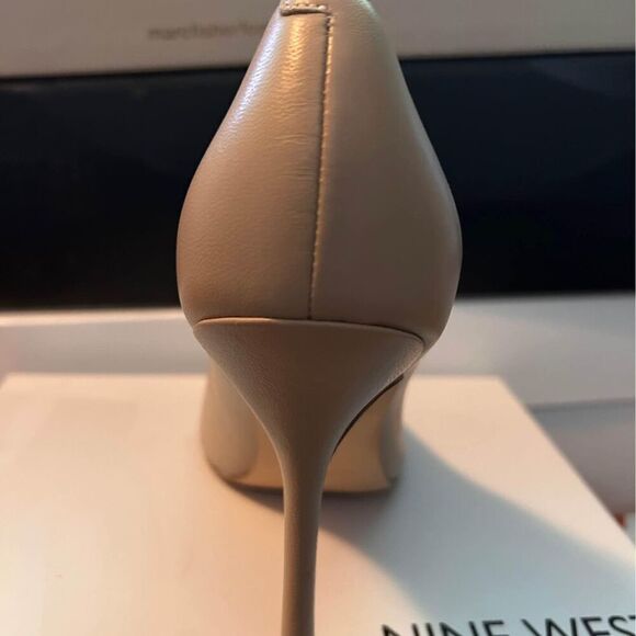 New in the box! Nine West beige classic heels - Picture 6 of 9